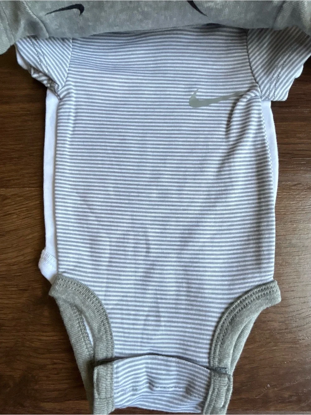 Nike Set of Three Bodysuits White Stripe Heather Newborn